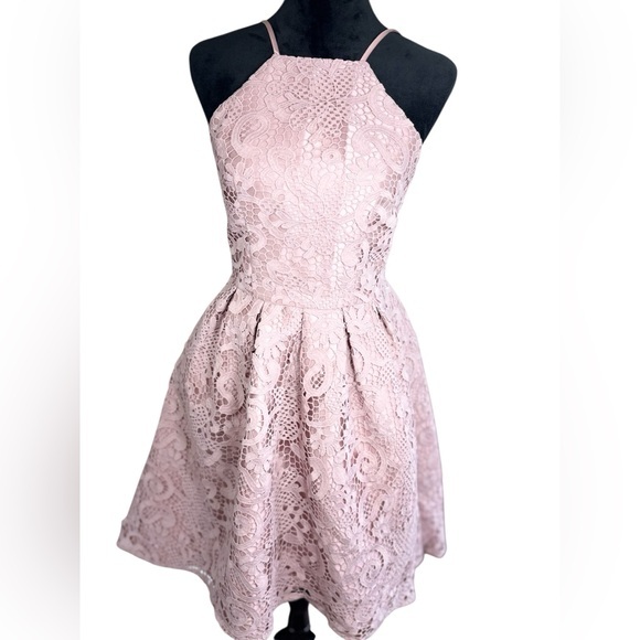 Chi chi dress - Picture 1 of 9